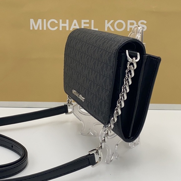 MICHAEL KORS MEDIUM MULTIFUNCTION PHONE XBody - Picture 6 of 16